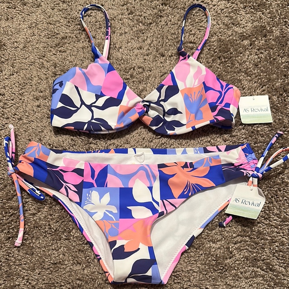 SOLD ON E B A Y Altar'd State Bikini Set S Tropical Floral Twist Front BNWT - Picture 3 of 11